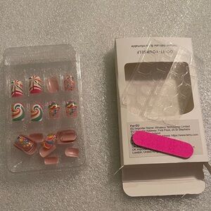 NIB FAUX NAILS WITH TABS (24) pcs FOR TEENS AND WOMEN